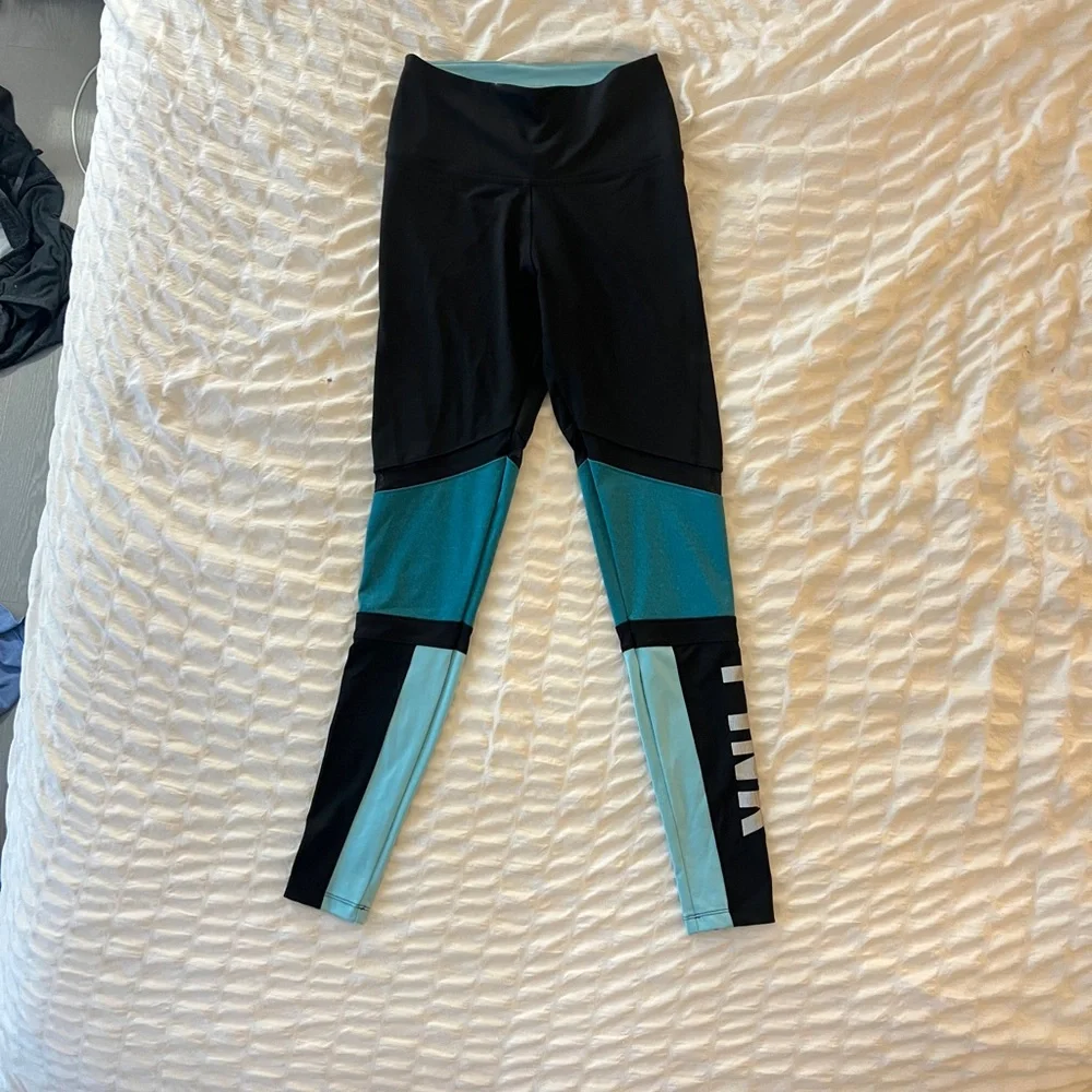 PINK Victoria's Secret mesh Color block leggings - Black and blue - Picture 2 of 2